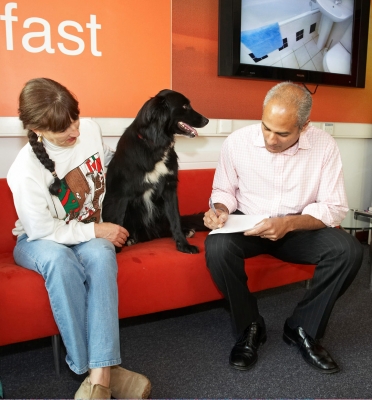My Brush With Fame
My brush with fame as George Alagiah goes through the type of questions he will ask me when we do the live Cooking for Dogs segment for the BBC World Service.  It was minimalist!
Palabras clave: Barney BBC TV studios BBC World Service Border Collie Collies Cooking for Dogs Dog Dogs George Alagiah Marjorie News Presenter Recipes