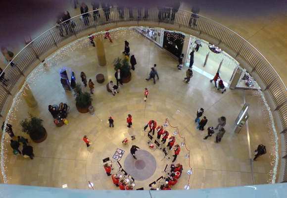 The Bull Ring, Birmingham
Photographed on December 23 2005 from a restaurant on the top floor of Selfridge's in the Bull Ring in Birmingham, looking down on a small band, in red coats, on the lower level.  They were playing Christmas carols.  This photo was taken with my small camera phone --- there's no strap on the phone, and I didn't want to drop it on the band some four floors below.
الكلمات الإستدلالية(لتسهيل البحث): Selfridge's Bull Ring Birmingham red coat band Christmas carols