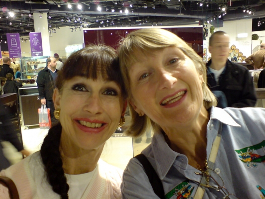 Marjorie and Cathy at Selfridge's, Birmingham
Waiting to have lunch, December 28 2006
Keywords: Marjorie Cathy lunch Selfridge's Birmingham