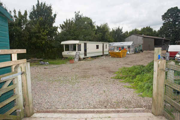 The Caravan from the Stable Yard
A view of the caravan, in the process of being dismantled, from the stable yard.
Ключові слова: caravan stable yard dismantled Paul Doyle
