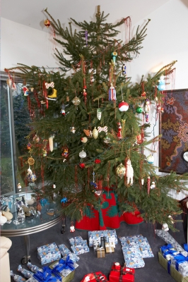 The calm before the storm
Keywords: 2007 Christmas Gifts Presents Tree
