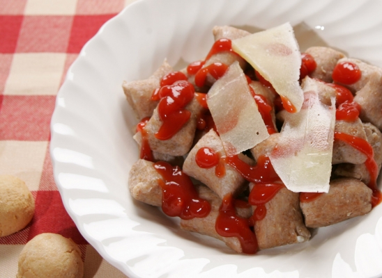 Gnocchi for dogs - or humans!
Ključne besede: Cheese Cooking for Dogs Dog Dogs Gnocchi Italian Parmesan Recipes Sauce Tomato