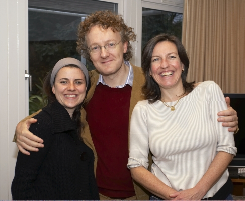 Another wrap
Celine, Rod and Leonie relaxing and smiling after 2 weeks of filming the documentary "Impress Me" filmed by RDF for Channel 4
Klíčová slova: Celine Crew Leonie RDF Rod Television TV