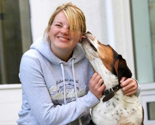 Let me give you a wash
Palabras clave: Bassett Blonde Dog Dogs Hound Hounds Humph Humphrey Kate Kiss Lick Licking Play Playing Playtime Smile Smiling Woman