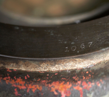 Mark V Mod-1 DESCO Diving Helmet
Interior of neck band of diving helmet, showing serial number 1067 stamped in the metal.  This is part of the breastplate.  The number on the inside matches the number on the plate on the outside (front) of the breastplate.
Ključne besede: desco helmet helmets mark v scuba dive scuba diving sea sport sea sports sport sports us navy water sport water sports watersport watersports
