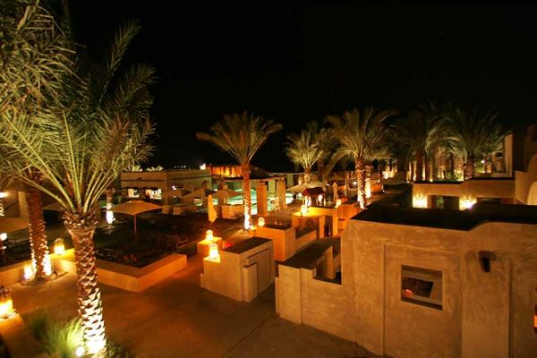 Nighttime at Bab al Shams
The view from the roof terrace overlooking the pool, and looking out over the desert at night.
Palabras clave: Bab al Shams desert pool palm trees night time