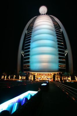 Burj al Arab Hotel
Here the Kevlar "sail" is in its blue-green period.
Palabras clave: Burj al Arab Kevlar sail blue green hotel Dubai