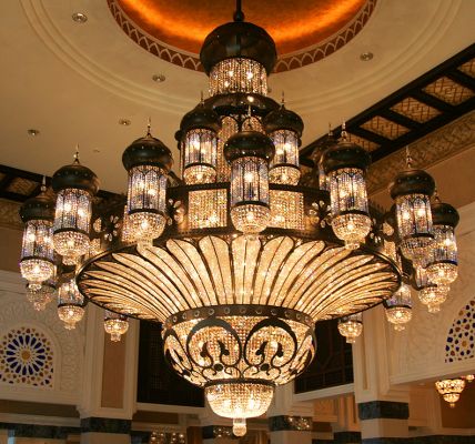 Al Quasr Hotel Lobby
Part (confusingly) of the Madinat Jumeirah Hotel.  This huge chandelier was very impressive -- it looked almost like a space ship.
Keywords: chandelier Madinat Jumeriah hotel Al Quasr Dubai