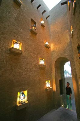 Lanters at the Bab al Shams
As Marjorie and I went off to have an evening cocktail, these lanterns in a small courtyard were turned on, and it was quite magical.
Klíčová slova: Bab Al Shams Hotel lanterns Marjorie nightime desert Dubai