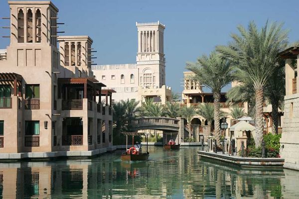 The View from Our Boat Stop
Dar Al Masyaf villas in Dubai.  We moved from one place to another in the small boats.
Mots-clés: Dubai Dar Al Masyaf boats Dubai