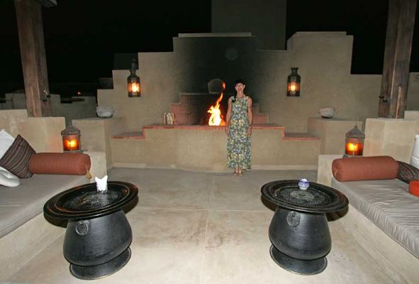 Rooftop Garden at the Bab Al Shams Hotel
Marjorie standing by the fire.  The Bab Al Shams is out in the Dubai desert, and it gets quite cold at night.
Ключевые слова: Marjorie fire Bab Al Shams Dubai Hotel rooftop garden desert