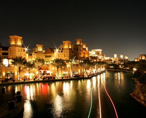 Madinat Souk At Night
The streaks in the water are the lights from the small water taxis.
Mots-clés: Madinat Souk night time water taxi Dubai