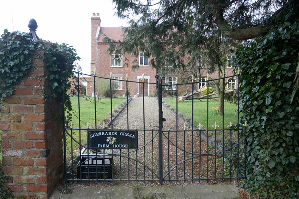 Front view of Sherrards Green Farmhouse
Keywords: Barnards Green Farmhouse Sherrards Green Farmhouse