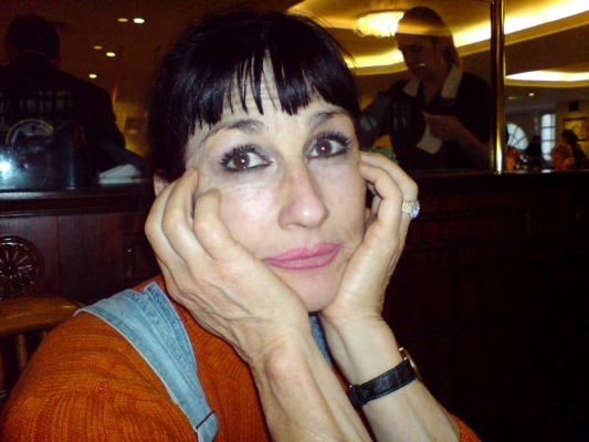 Marjorie
At Fortunum & Mason, London, January 2007
Palabras clave: Marjorie Fortnum and Mason London