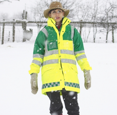 Marjorie in the Snow
In Maggot's Croft (yes, that's the name of the field just behind our house), with the snow falling, February 9 2007
Klíčová slova: Marjorie Maggot's Croft snow snowfall jacket dayglow dayglo