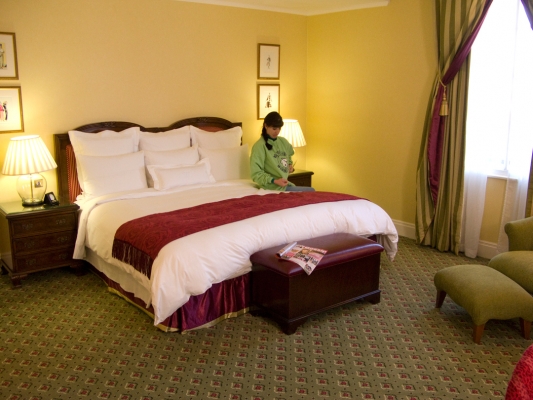 Our Room (722) at the Grosvenor House Hotel in London
We decided to stay the night at the Grosvenor House because the dinner after the BAFTA Awards is held in the Great Room.  The hotel was a very pleasant surprise:  large room, spotlessly clean, friendly staff.
Mots-clés: Accommodation Accomodation Grosvenor House Hotel Hotels London Marjorie