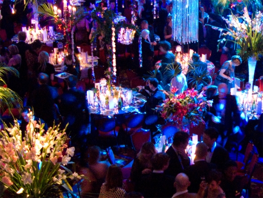 The Man at Table 84
A solitary man pours a glass of wine at table 84.  The gala dinner at the Grosvenor House following the 2008 BAFTA Film Awards
Schlüsselwörter: BAFTA Film Awards Gala dinner Grosvenor House Solitary Wine