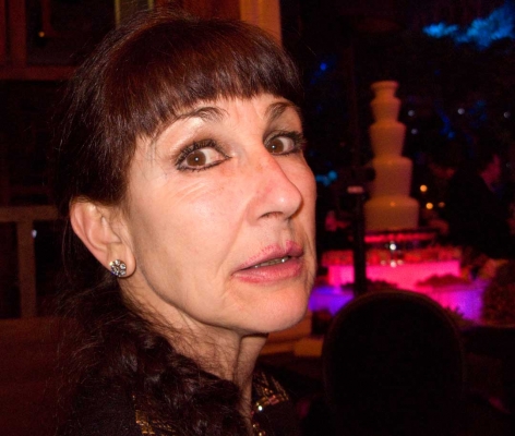 Marjorie and the White Chocolate Fountain
At the E! Entertainment party following the 2008 BAFTA Film Awards
Ключові слова: BAFTA E! Entertainment Eyes Film Awards Marjorie White chocolate fountain
