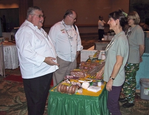 Marjorie and Cathy Talking to the Chefs About Poi
American Culinary Federation (ACF) show at the Hilton Waikoloa Show, January 2001.
Ключові слова: ACF American Culinary Federation Cathy Bushby Chefs Marjorie Walsh Poi Poi Company