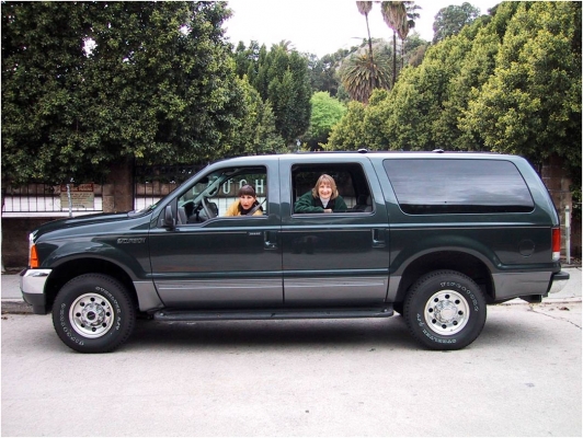 Marjorie and Cathy in the Giant Rental Car
We needed a big car to do the food show in Anaheim --- but this big?  On the streets of Los Angeles, March 2001
Λέξεις-κλειδιά: Big car Cathy Bushby Marjorie Walsh Rental Car