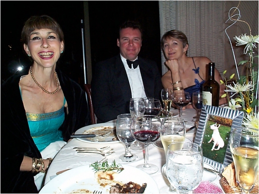 Marjorie, Kevin Howdle, and Cathy at New Year's 1999-2000
At the Oahu Country Club, with Pau on the table.
Schlüsselwörter: Cathy Bushby Kevin Howdle Marjorie Walsh New Years Oahu Country Club Pau