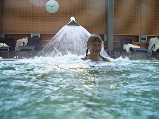 Hey, that's a shower to take your skin off..........
Λέξεις-κλειδιά: Bath Hot Pool Roman baths Swimming Water Cathy Smile Woman
