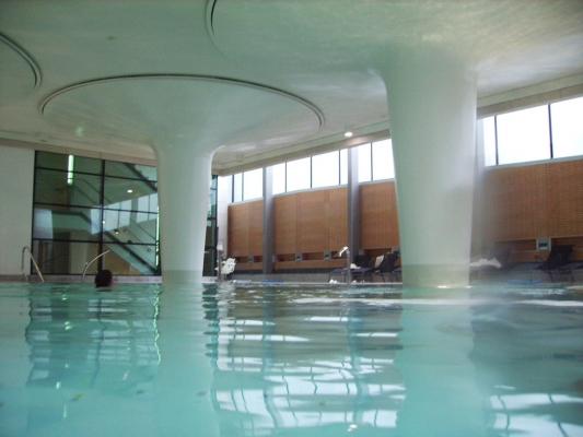 One of the pools at the new Roman baths in Bath
At the [url=http://www.thermaebathspa.com]Thermae Bath Spa[/url] in, of course, Bath.  According to their website, this spa has Britain's only natural thermal waters.
Schlüsselwörter: Bath Hot Pool Roman baths Swimming Water Thermae Bath Spa thermal water