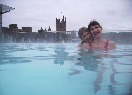 Trying to pretend we're lovely and warm
The rooftop (outdoor) pool at the [url=http://www.thermaebathspa.com/]Thermae Bath Spa[/url] in Bath.  When I was taking this photograph one of the "fun police" came up and said, "No pictures allowed."  She was, not surprisingly, mistaken, and the manager was gracious with her apology.
Avainsanat: Bath Cathy Hot Marjorie Pool Roman baths Smiles Swimming Water