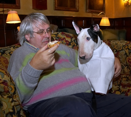 Kiko Ready for His Cream Scone
Lygon Arms Hotel, Broadway
Keywords: Kiko English Bull Terrier Lygon Arms Hotel Cotswolds Broadway Craig scone