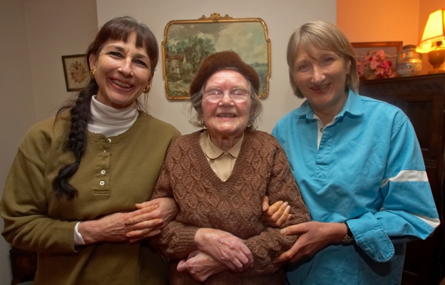Marjorie, Auntie Jean, and Cathy
In Auntie Jean's lounge, January 2007
Trefwoorden: Marjorie Auntie Jean Cathy