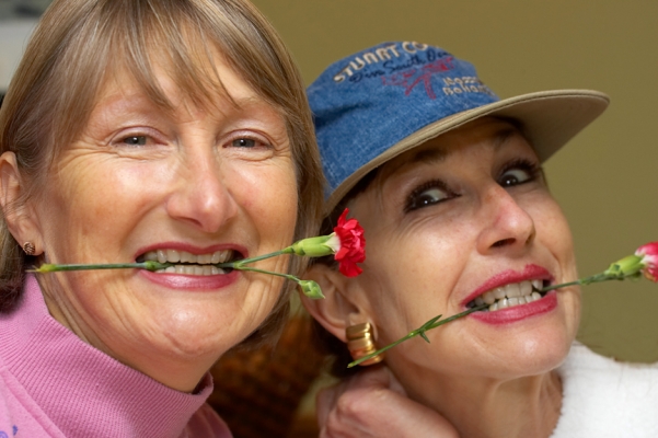 Cathy and Marjorie
In Spain?  No, actually having lunch in a cafe in Stow-on-the-Wold, in the Cotswolds.
Ključne besede: Cathy Marjorie carnations Stow on the Wold Cotswolds