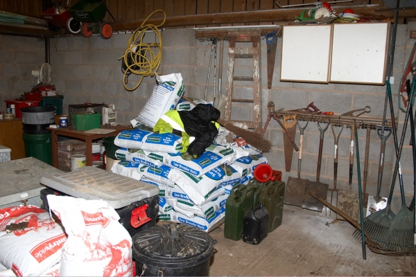 Inside The Upper Barn
This is our primary feed store, and also where we keep tools and equipment.  Kalvin did an excellent job of giving it a good "tidy up" and cleaning.
Anahtar kelimeler: Barn Farm Farming Farms Feed Forks Shovels Storage