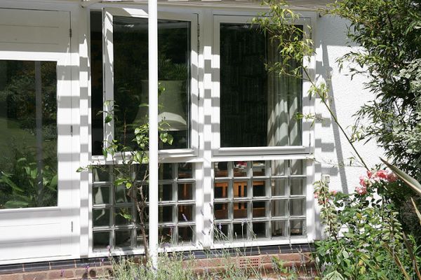 Whitecroft Checker Board
The awning at the front of Whitecroft casts a funny linear pattern on the house.
Λέξεις-κλειδιά: checkerboard Whitecroft pattern glass blocks glass bricks