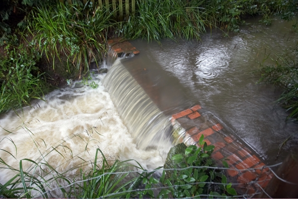 Our Little Dam, Working Full Time
Perhaps we should install a small hydroelectric plant?
Słowa kluczowe: Whitecroft dam flooding rain