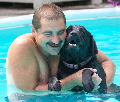 I'm glad this guy is always on hand to scoop me up
Klíčová slova: Ellie Black Labrador Zbigniew