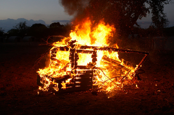 ........... and brighter until .......
Λέξεις-κλειδιά: Bonfire Burning Fire Flame Flames