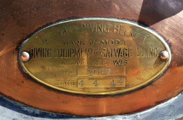 Mark V Mod-1 DESCO Antique Diving Helmet
Anahtar kelimeler: desco diving helmet face mask face masks mark v scuba dive scuba diving sea sport sea sports sport sports us navy water sport water sports watersport watersports