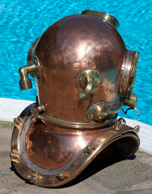 Mark V Mod-1 DESCO Antique Diving Helmet
Avainsanat: desco diving helmet face mask face masks mark v scuba dive scuba diving sea sport sea sports sport sports us navy water sport water sports watersport watersports