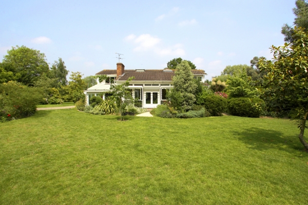 The Front Lawn at Whitecroft
Anahtar kelimeler: Garden Gardening Gardens Grass Lawn Lawns Summer Sunshine Whitecroft