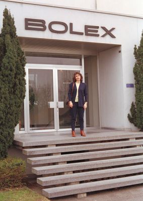 Marjorie at the Bolex Camera Factory
I always wanted a Bolex movie camera -- it was the "gold standard."  When I finally could afford one, video cameras had taken over.  Still, we found this little factory in Switzerland, and bought a new Bolex 16mm movie camera.  I think they make them by hand, one at a time.
Palabras clave: Bolex movie camera Switzerland Marjorie