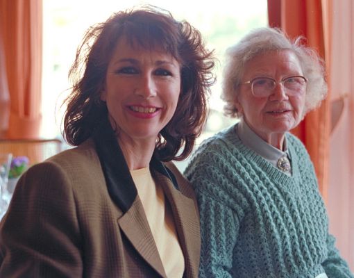 Marjorie with Auntie Jean
Sunday Lunch at the Imperial Hotel in Torquay.
Ключевые слова: Marjorie Imperial Hotel Torquay Auntie Jean