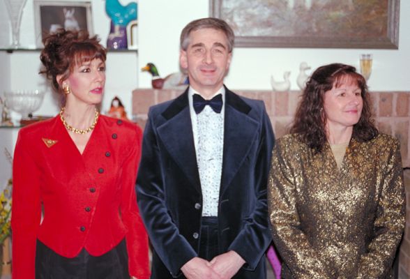 Marjorie, Roger Wilson, and Little Legs
At a black tie dinner party at Whitecroft.
Ключевые слова: Marjorie Roger Wilson Chris Wilesmith Little Legs Whitecroft dinner party