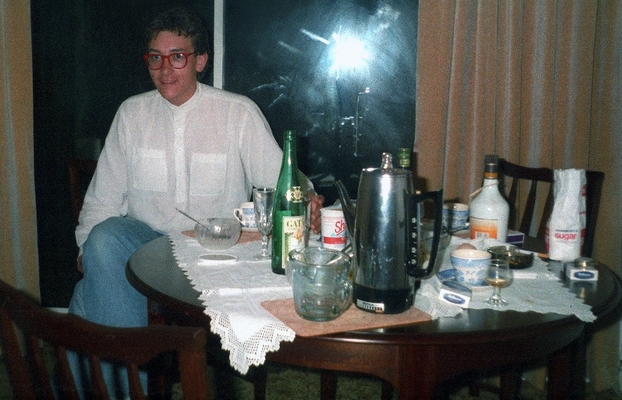 Yep, this looks like a typical student party
UWIST graduation, Cardiff, July 1985
Trefwoorden: andrew Smith Cardiff Graduation University UWIST