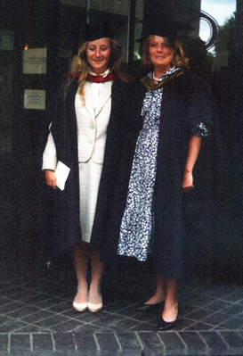 Look at how we got dressed up!!
UWIST graduation, Cardiff, July 1985
Vanessa is on the left.  I don't know who the person is on the right.  She wasn't on my course
Schlüsselwörter: Cardiff Graduation University UWIST vanessa Wilkinson