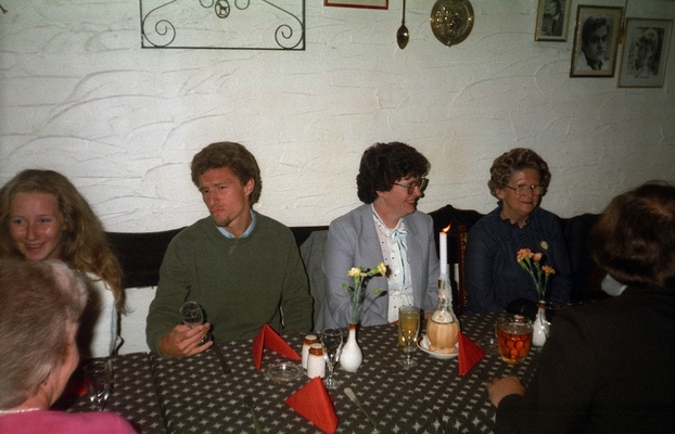 Now we can really let our hair down
UWIST graduation, Cardiff, July 1985
Dinner in the evening to celebrate our graduation.  Vanessa at the left of the picture
Klíčová slova: Cardiff Graduation University UWIST vanessa Wilkinson