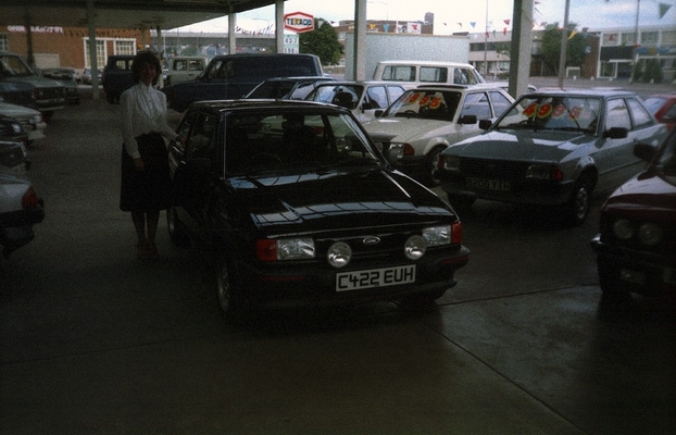 My very first new car
UWIST graduation, Cardiff, July 1985
Słowa kluczowe: Cardiff Graduation marjorie University UWIST