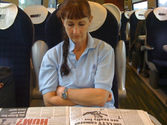 On the Train from Manchester to Birmingham
Marjorie and I have seen all those wonderful TV ads about Virgin Trains zipping elegantly through the countryside.  We decided to take the train back from Manchester.  It was more 1986 British Rail:  frayed seats, dirty headrests, indifferent service, inaudible (but frequent) announcements hectoring us to do something-or-other.  Useless.
Schlüsselwörter: Virgin Trains British Rail hectoring Marjorie Walsh