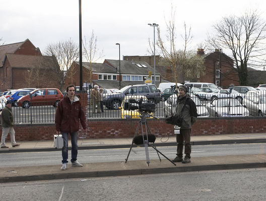Hope they drive straight in Worcester!
Schlüsselwörter: Camera Chef Crew Filming F-Word Glasshouse Gordon Ramsey Janet Street-Porter restaurant TV Worcester