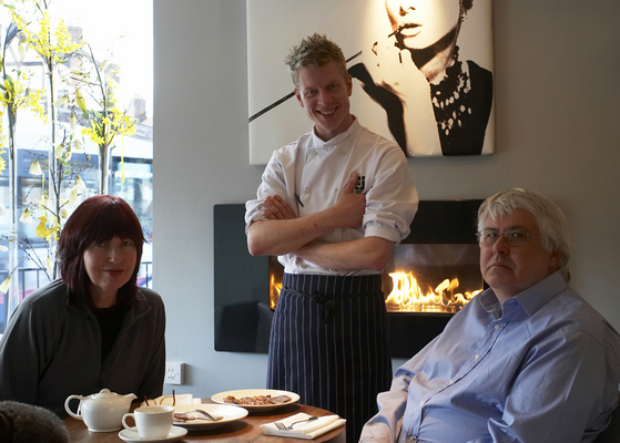 Yeah, we had a good time
Schlüsselwörter: Beef Chef Craig Dwight Clayton Fire F-Word Glasshouse Gordon Ramsey Janet Street-Porter Meat Restaurant Smile Smiling Steak TV Worcester