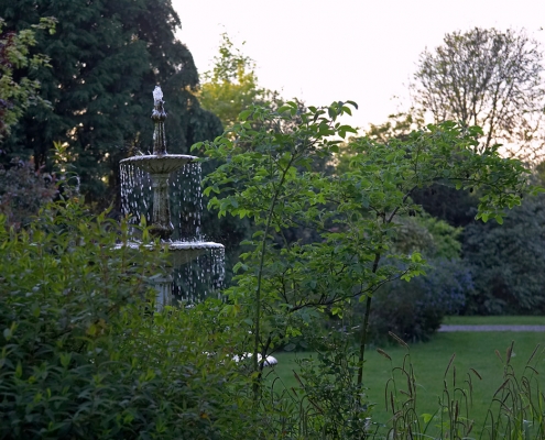 Pretty idyllic, huh
Keywords: Fountain water garden Whitecroft